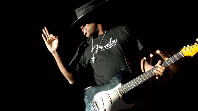 Carvin Jones Band & Jimmy Barnatán 