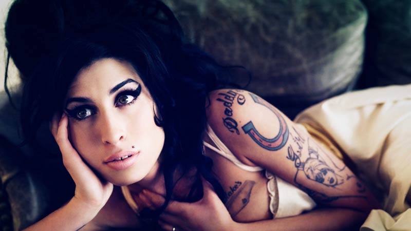 Izar & Star VII: Berta Bittersweet & Mississippi Queen vs. Amy Winehouse