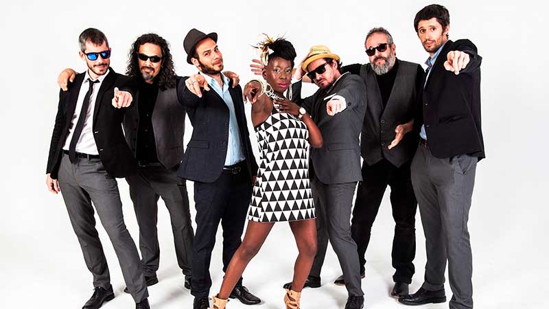 Shirley Davis & The Silverbacks - Hombre Lobo Internacional