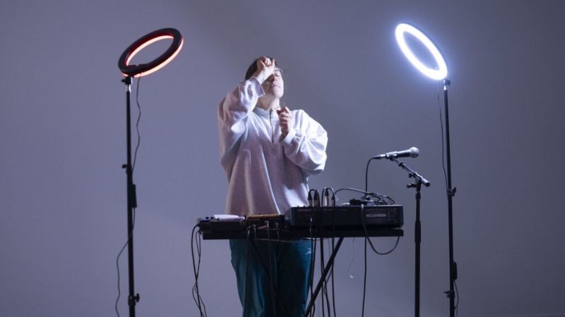 ALTER NATION ikuskizuna  Idoia Tapia artista eszenikoarekin eskutik